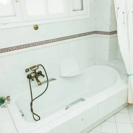 Apollon Stone In With Breathtaking Views * 特尔斐